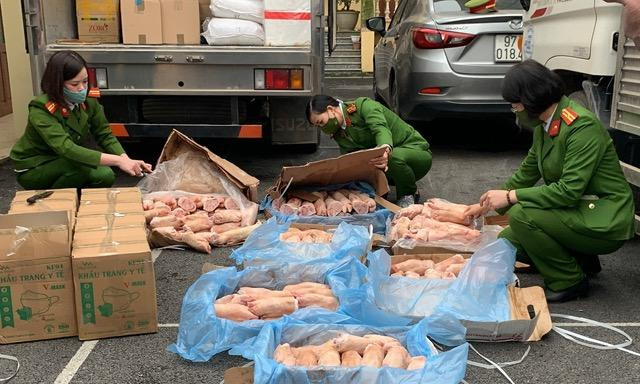 Phòng Cảnh sát môi trường kiểm tra số tang vật