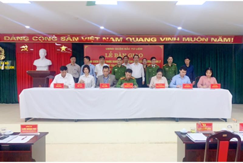 Lễ ký kết, bàn giao danh mục cơ sở phòng cháy, chữa cháy cho cấp phường quản lý tại quận Bắc Từ Liêm