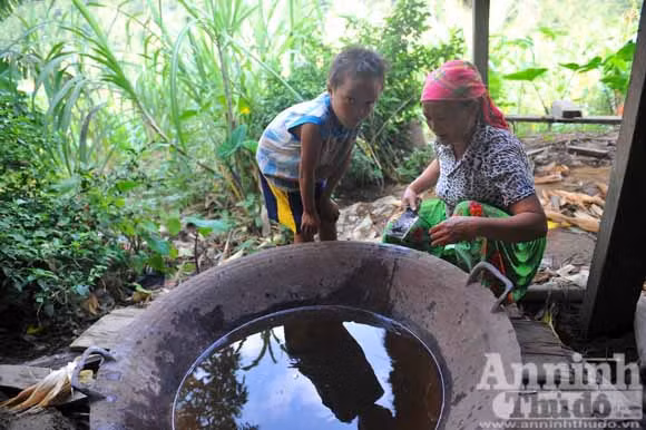 Những đứa trẻ ở bản "siêu đẻ" Mỏ Ba ảnh 13