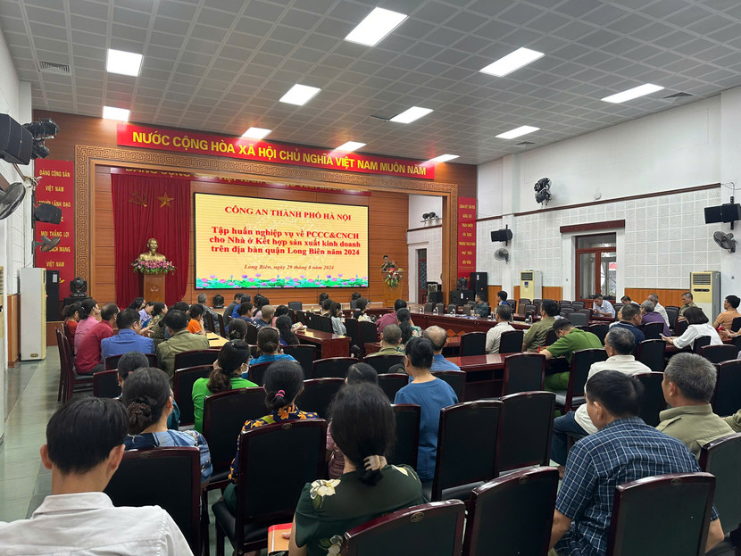 Công an quận Long Biên tăng cường tuyên truyền, phòng cháy, chữa cháy nhà để ở kết hợp sản xuất, kinh doanh