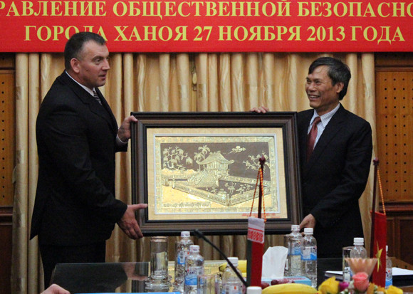 Đoàn Bộ Nội vụ Cộng hòa Balarus thăm và làm việc tại CATP Hà Nội ảnh 7