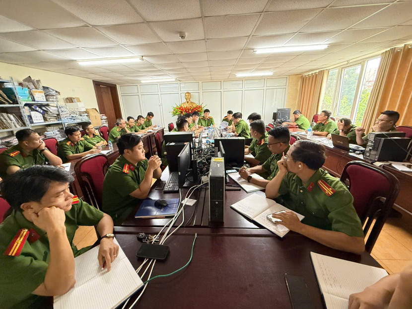 Trung tá Vũ Hoài Nam - Đội trưởng Đội CC&CNCH khu vực số 4 đã phổ biến, quán triệt về các nhiệm vụ trọng tâm, cấp bách tại các phường Đại Mỗ, Dương Nội, Yên Nghĩa Trung tá Vũ Hoài Nam - Đội trưởng Đội CC&CNCH khu vực số 4 đã phổ biến, quán triệt về các nhiệm vụ trọng tâm, cấp bách tại các phường Đại Mỗ, Dương Nội, Yên Nghĩa