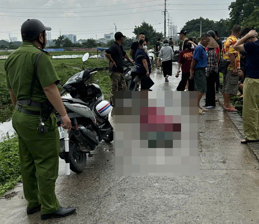 Công an xã Đại Thanh bảo vệ hiện trường xảy ra vụ việc