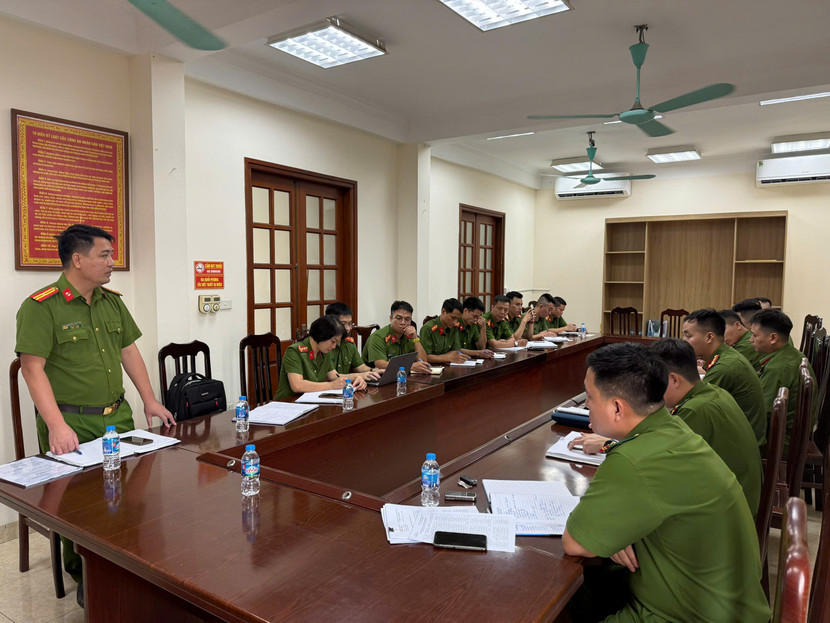 Đại diện Đội chữa cháy và cứu nạn cứu hộ khu vực số 18 – Phòng Cảnh sát PCCC&amp;CNCH – Công an TP Hà Nội tổ chức làm việc với Chỉ huy và Cảnh sát khu vực Phúc Lợi