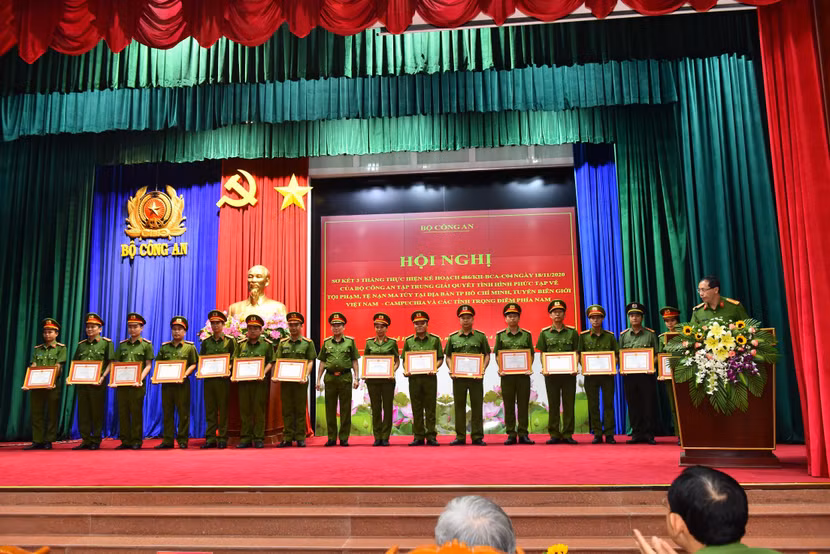 Công an các tỉnh, thành phố được khen thưởng về công tác điều tra, triệt phá thành công các chuyên án ma tuý