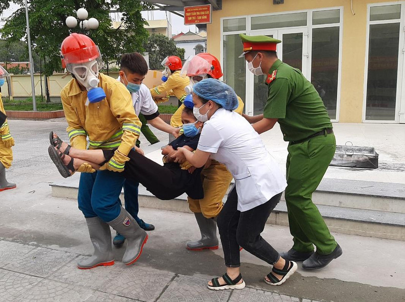 Lực lượng cảnh sát PCCC và CNCH - CAQ Nam Từ Liêm phối hợp diễn tập PCCC tại nhà ở kết hợp cơ sở kinh doanh