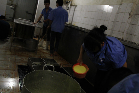 Mục sở thị công nghệ làm kem siêu… bẩn tại Thủ đô ảnh 7 Mục sở thị công nghệ làm kem siêu… bẩn tại Thủ đô ảnh 7