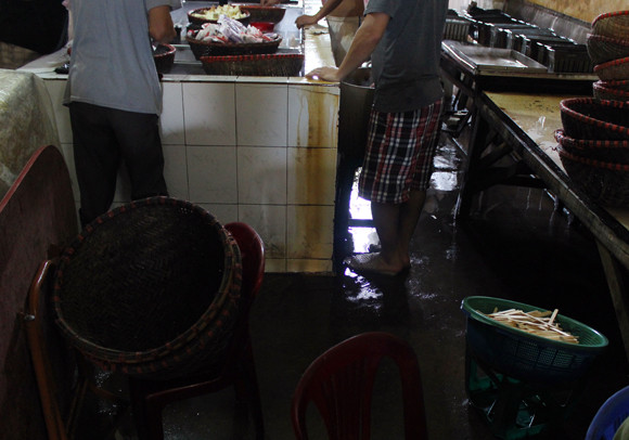 Mục sở thị công nghệ làm kem siêu… bẩn tại Thủ đô ảnh 9 Mục sở thị công nghệ làm kem siêu… bẩn tại Thủ đô ảnh 9