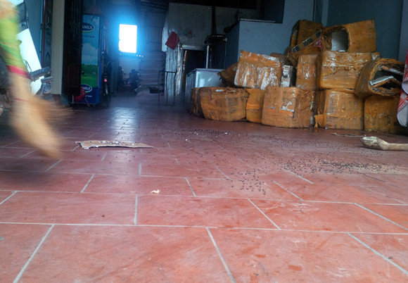 Mục sở thị công nghệ làm kem siêu… bẩn tại Thủ đô ảnh 2 Mục sở thị công nghệ làm kem siêu… bẩn tại Thủ đô ảnh 2