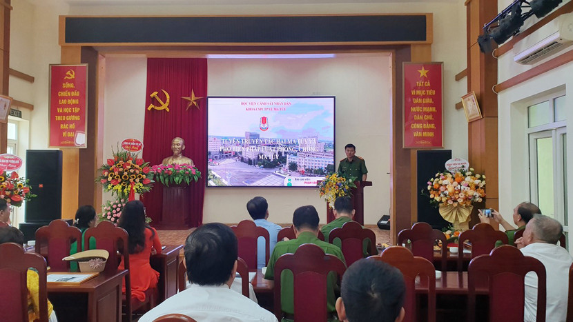 Tại ngày hội, lực lượng Công an đã thông tin, tuyên truyền tới cho người dân cách nhận biết các loại ma túy mới và tác hại mà ma túy gây ra, cách phòng ngừa và nhận diện ma tuý mới