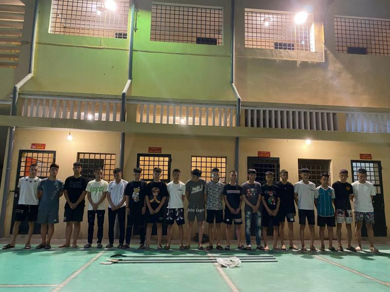 Công an huyện Đông Anh đã khống chế nhóm thanh niên gây rối trật tự công cộng Công an huyện Đông Anh đã khống chế nhóm thanh niên gây rối trật tự công cộng