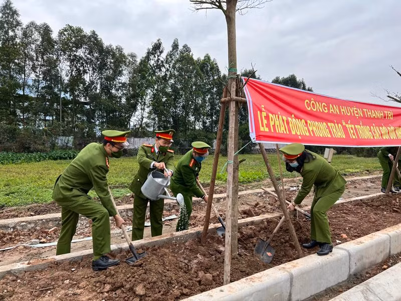 Công an huyện Thanh Trì phát động phong trào "Tết trồng cây đời đời nhớ ơn Bác Hồ" Công an huyện Thanh Trì phát động phong trào "Tết trồng cây đời đời nhớ ơn Bác Hồ"
