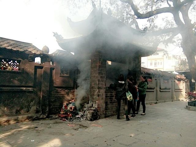 Hỏa hoạn rình rập nơi thờ tự, đình, đền, miếu, phủ