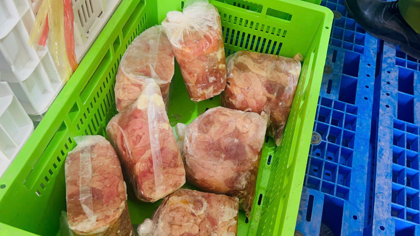 Số thực phẩm không rõ nguồn gốc có dấu hiệu hư hỏng Số thực phẩm không rõ nguồn gốc có dấu hiệu hư hỏng