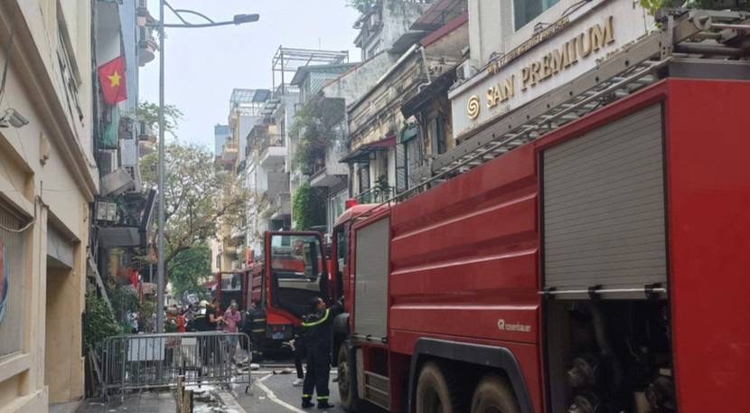 Lực lượng Cảnh sát PCCC&amp;CNCH điều động phương tiện đến làm nhiệm vụ