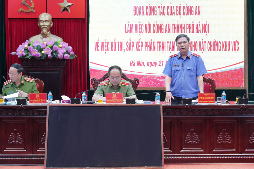 Đồng chí Lương Minh Thống, Vụ trưởng Vụ 8, Viện Kiểm sát nhân dân tối cao phát biểu tại buổi làm việc Đồng chí Lương Minh Thống, Vụ trưởng Vụ 8, Viện Kiểm sát nhân dân tối cao phát biểu tại buổi làm việc