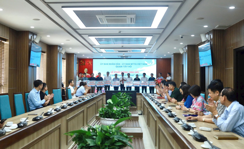 Ngay sau lễ phát động, Ủy ban MTTQ quận Tây Hồ đã tiếp nhận hơn 1,4 tỷ đồng ủng hộ Quỹ "Vì biển đảo Việt Nam năm 2025" Ngay sau lễ phát động, Ủy ban MTTQ quận Tây Hồ đã tiếp nhận hơn 1,4 tỷ đồng ủng hộ Quỹ "Vì biển đảo Việt Nam năm 2025"