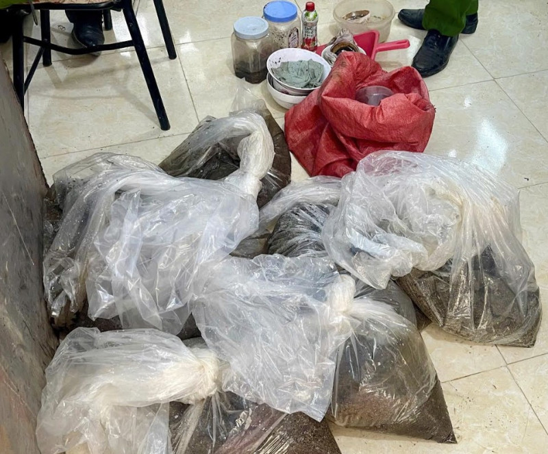 Tang vật do cơ quan Công an thu giữ Tang vật do cơ quan Công an thu giữ