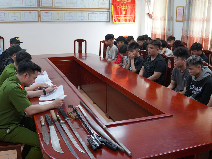 Cơ quan công an ghi lời khai các đối tượng Cơ quan công an ghi lời khai các đối tượng