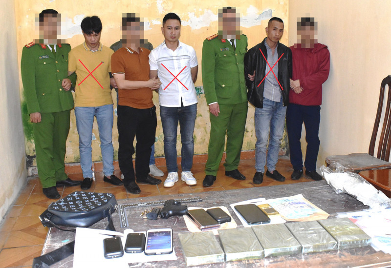 Các đối tượng liên quan (X) và tang vật vụ án