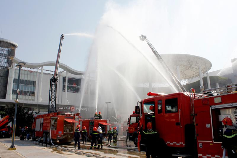 Cảnh sát PCCC và CNCH - CATP Hà Nội diễn tập PCCC và CNCH tại Trung tâm thương mại Aeon Mall Long Biên Cảnh sát PCCC và CNCH - CATP Hà Nội diễn tập PCCC và CNCH tại Trung tâm thương mại Aeon Mall Long Biên