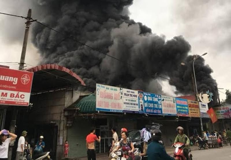 Vụ cháy chợ Sóc Sơn đã thiệt hài hàng trăm tỷ đồng Vụ cháy chợ Sóc Sơn đã thiệt hài hàng trăm tỷ đồng