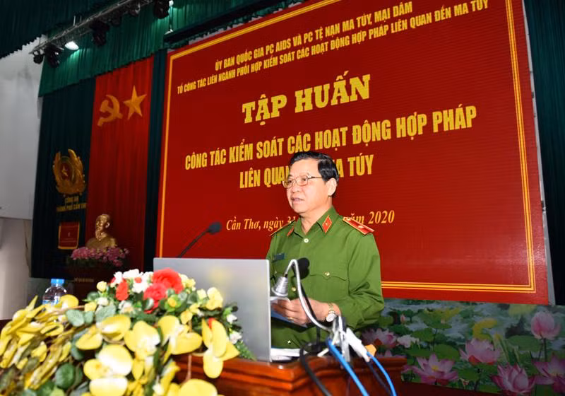 Thiếu tướng Phạm Hồng Sơn phát biểu khai mạc lớp tập huấn