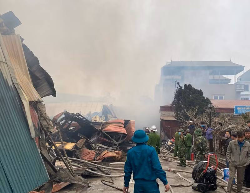 Khi phát hiện cháy, các lực lượng nhanh chóng được huy động đến để tìm kiếm cứu nạn, khống chế đám cháy