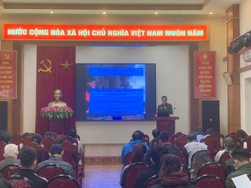 Cán bộ tuyên truyền hướng dẫn, nâng cao kỹ năng an toàn PCCC và CNCH