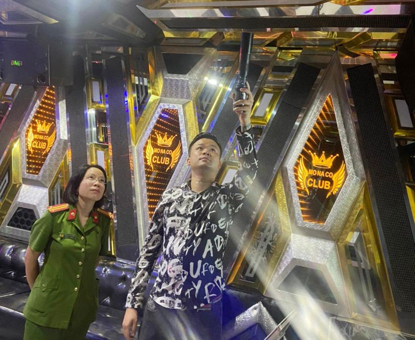 Thường xuyên kiểm tra cơ sở kinh doanh karaoke để kịp thời phát hiện, tuyên truyền xử lý vi phạm Thường xuyên kiểm tra cơ sở kinh doanh karaoke để kịp thời phát hiện, tuyên truyền xử lý vi phạm