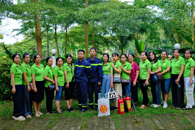 Công ty TNHH Một thành viên Tháng 8 -Công an Hà Nội đã tổ chức nhiều hoạt động sôi nổi, thiết thực nhằm tôn vinh vẻ đẹp, vai trò của cán bộ nhân viên nữ thuộc công ty Công ty TNHH Một thành viên Tháng 8 -Công an Hà Nội đã tổ chức nhiều hoạt động sôi nổi, thiết thực nhằm tôn vinh vẻ đẹp, vai trò của cán bộ nhân viên nữ thuộc công ty