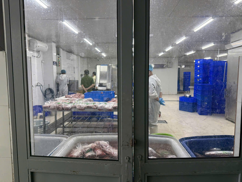 Công an Hà Nội khám xét công ty sản xuất thịt trâu bơm chất giả thành thịt bò