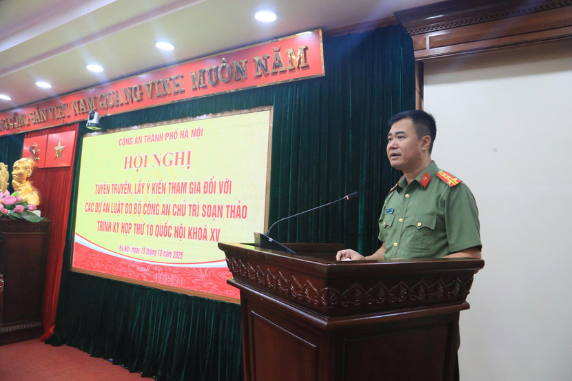 Đại tá Nguyễn Ngọc Quyền, Phó Bí thư Đảng ủy, Phó Giám đốc Công an thành phố Hà Nội phát biểu tại Hội nghị Đại tá Nguyễn Ngọc Quyền, Phó Bí thư Đảng ủy, Phó Giám đốc Công an thành phố Hà Nội phát biểu tại Hội nghị