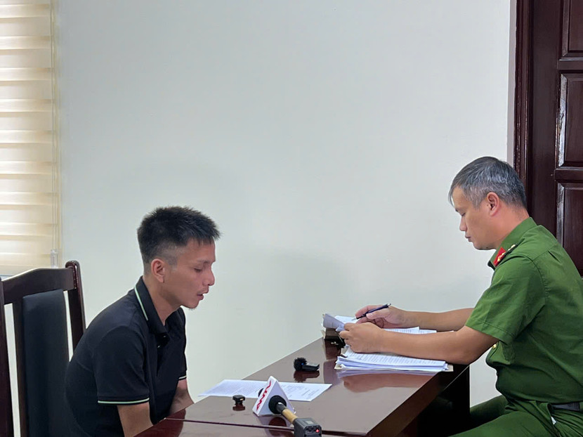 Cơ quan công an ghi lời khai đối tượng liên quan vụ án... Cơ quan công an ghi lời khai đối tượng liên quan vụ án...