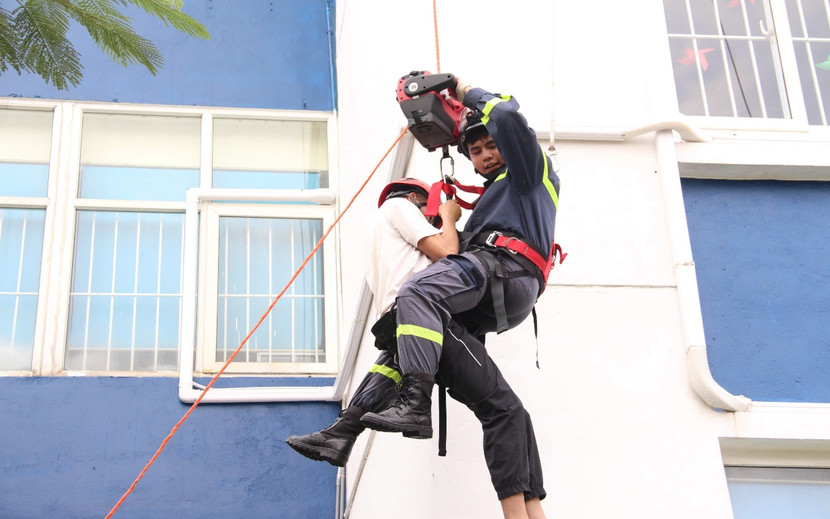 Trải nghiệm cứu người bằng dây thả chậm