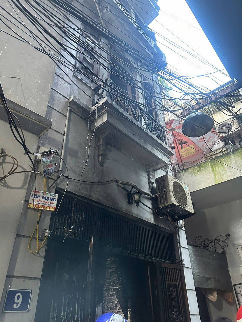 Ngôi nhà xảy cháy cao 4 tầng 1 tum