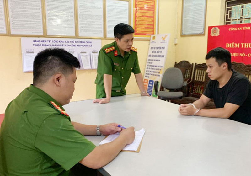 Cơ quan Công an ghi lời khai đối tượng Tuân