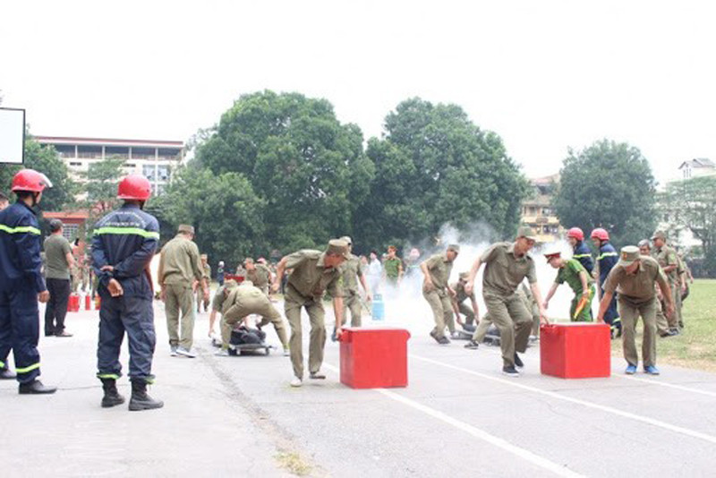 Lực lượng dân phòng tham gia diễn tập PCCC và CNCH