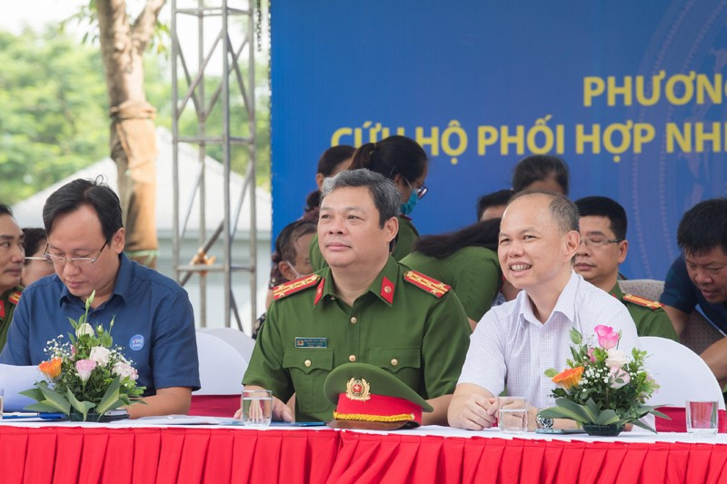 Các đại biểu tại buổi diễn tập phương án PCCC và CNCH Các đại biểu tại buổi diễn tập phương án PCCC và CNCH