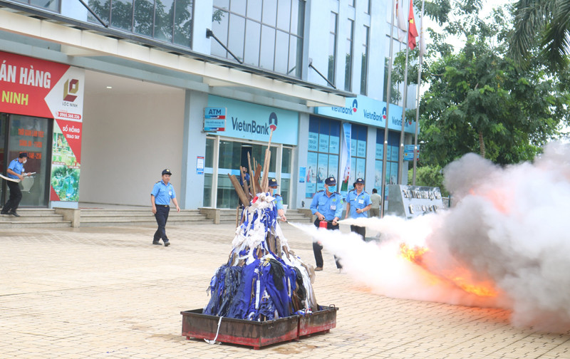 Lực lượng chữa cháy cơ sở khi phát hiện cháy đã nhanh chóng báo động và tiến hành dập lửa