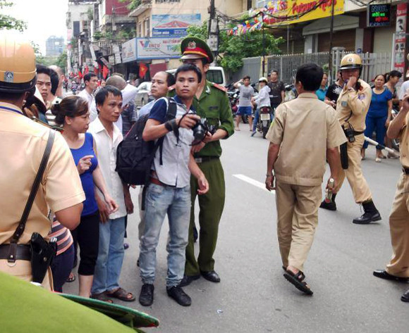 Nạn nhân cuối cùng đã được đưa ra khỏi hiện trường xảy cháy ảnh 2