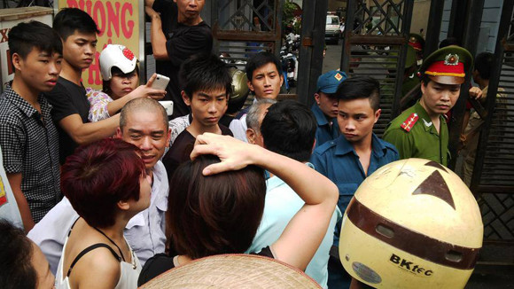 Nạn nhân cuối cùng đã được đưa ra khỏi hiện trường xảy cháy ảnh 4