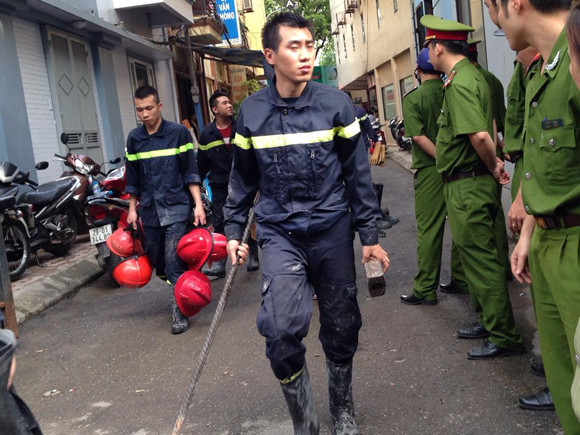 Nạn nhân cuối cùng đã được đưa ra khỏi hiện trường xảy cháy ảnh 13