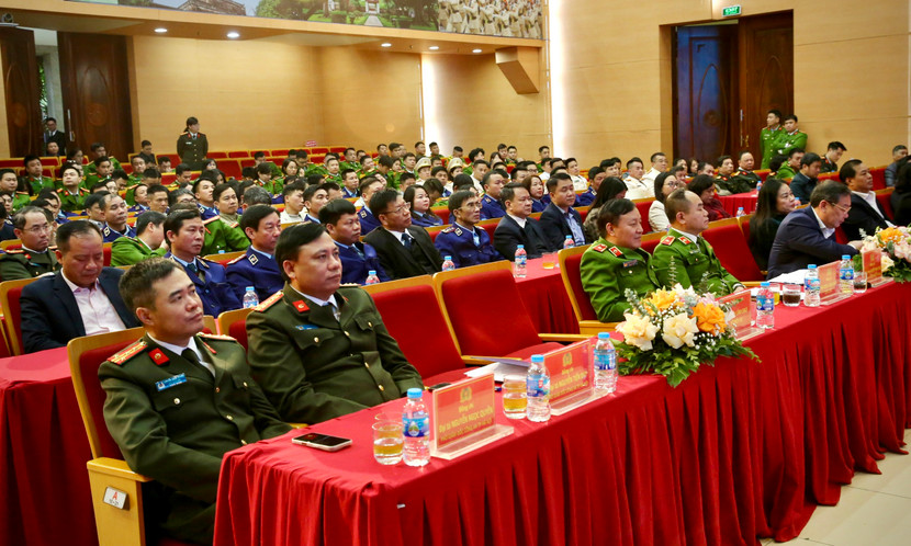 Các đại biểu, lãnh đạo Công an thành phố Hà Nội dự hội nghị Các đại biểu, lãnh đạo Công an thành phố Hà Nội dự hội nghị