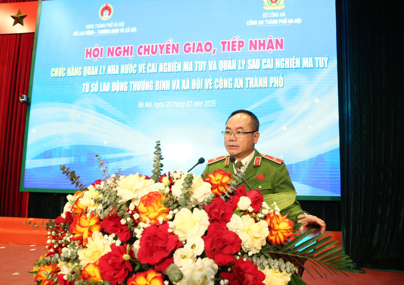 Thiếu tướng Nguyễn Thanh Tùng, Phó Giám đốc Công an thành phố Hà Nội phát biểu tại hội nghị Thiếu tướng Nguyễn Thanh Tùng, Phó Giám đốc Công an thành phố Hà Nội phát biểu tại hội nghị