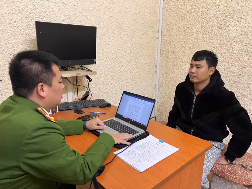 Cơ quan CSĐT ghi lời khai đối tượng liên quan
