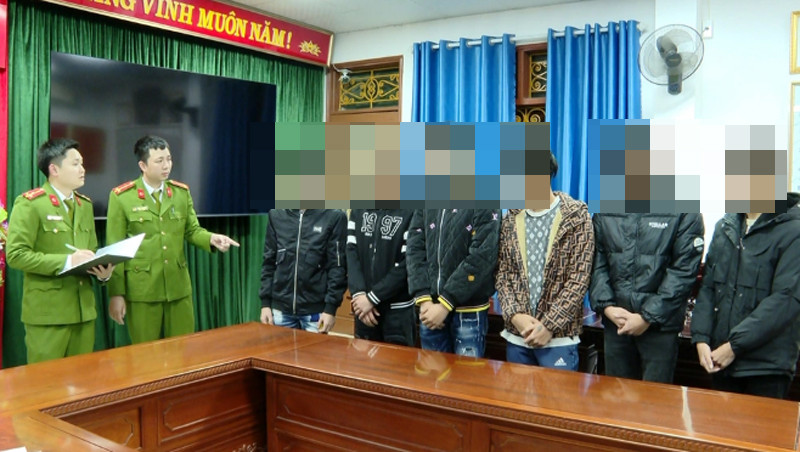 Cơ quan công an làm việc với nhóm đối tượng liên quan... Cơ quan công an làm việc với nhóm đối tượng liên quan...