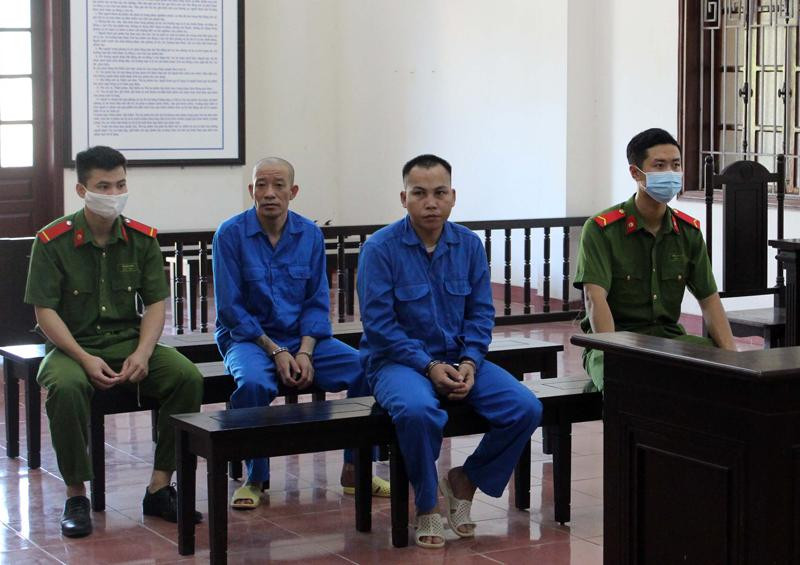 Hai bị cáo tại phiên tòa