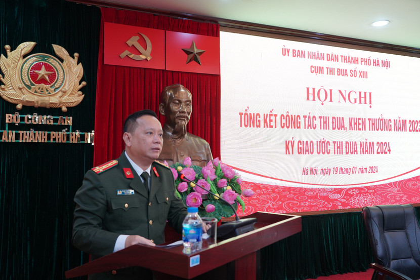 Đại tá Phạm Thanh Hùng, Phó Giám đốc CATP Hà Nội, đại diện đơn vị Cụm trưởng điều hành phần tham luận của các đơn vị