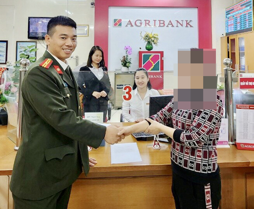 Công an và cán bộ ngân hàng nhanh chóng vô hiệu hóa thủ đoạn lừa đảo qua mạng ảnh 1 Công an và cán bộ ngân hàng nhanh chóng vô hiệu hóa thủ đoạn lừa đảo qua mạng ảnh 1